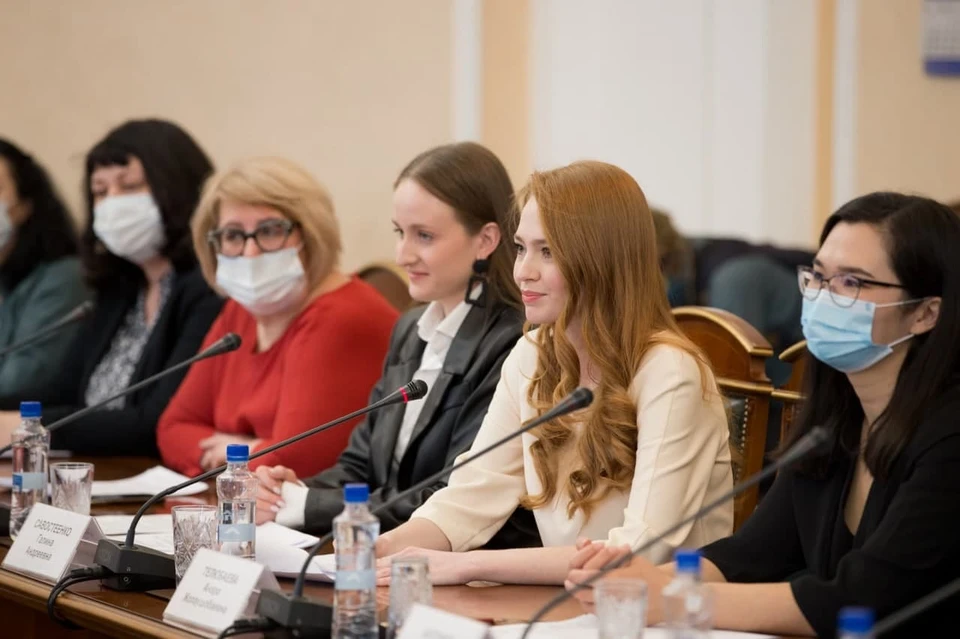 В резиденцию губернатора пригласили женщин-ученых разных поколений. Фото: gubernator74.ru