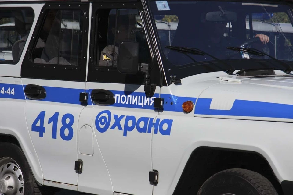 На место вызвали полицию и МЧС.