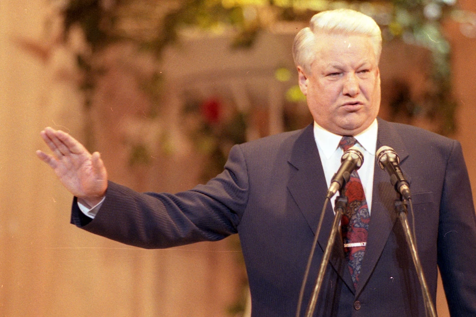 В конце 90-х Ельцин висел на волоске. В принципе, путч был возможен каждый месяц