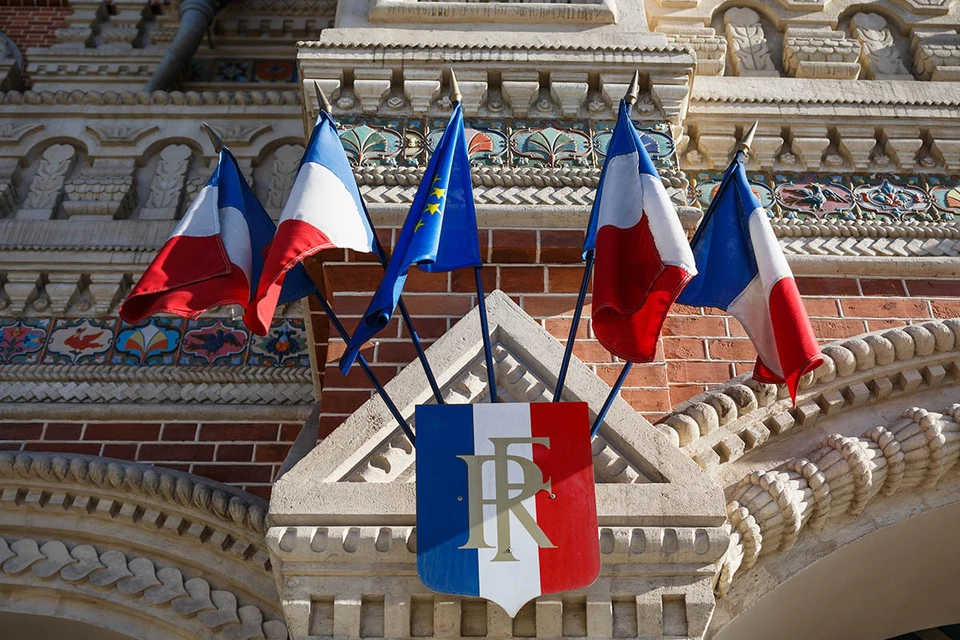 Французское издание Le Echos со ссылкой на собственные источники сообщило, что в конце прошлого года Россия и Франция выслали по одному дипломату от каждой стороны.