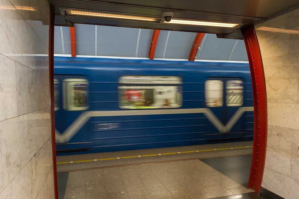 На петербуржца завели дело по статье за вандализм после его рисунка в метро, порочащую президента.