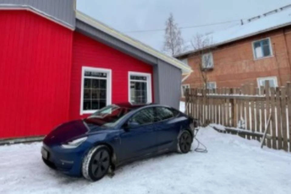 Tesla не без приключений, но добралась до Мурманской области. Фото: www.instagram.com/teslacars.by