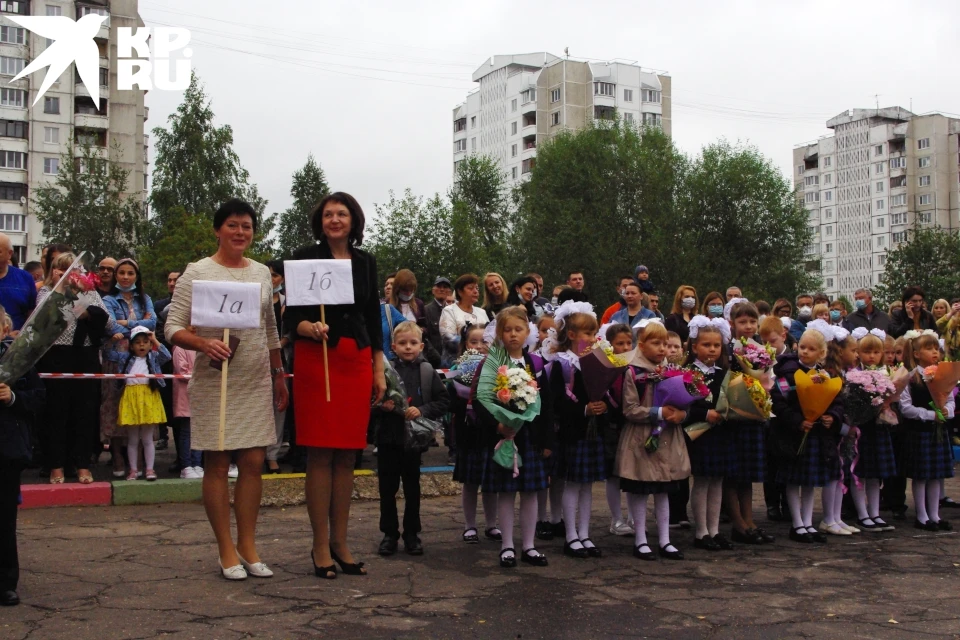 Ребята, зарегистрированные на закреплённой за школой территорией, имеют право первой очереди при поступлении в эту школу.