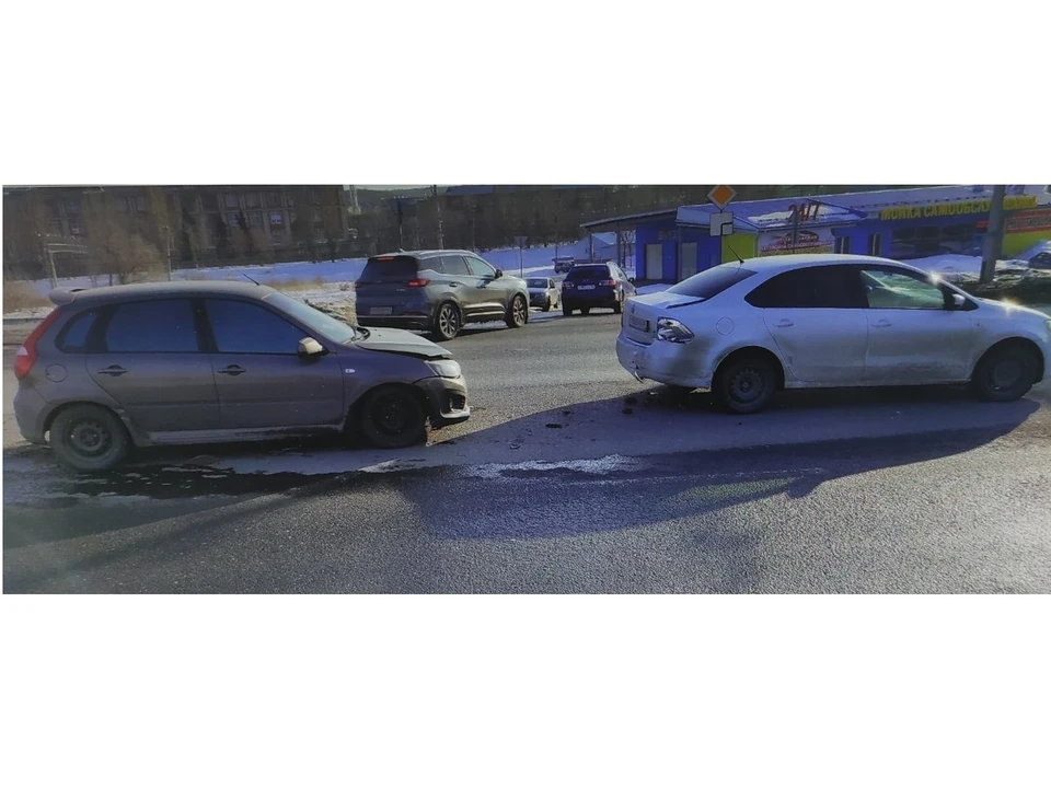 Два авто столкнулись на Московском шоссе