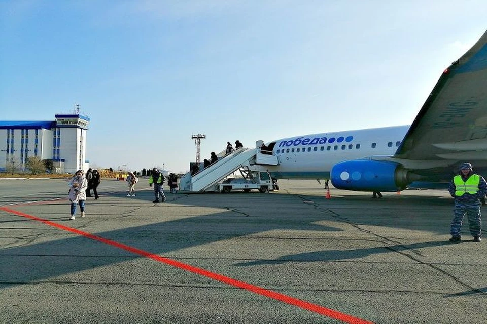 Ярославскому аэропорту запретили выпускать самолеты в рейс, использовать два авиационных двигателя и вспомогательную силовую установку. Фото: УФССП по Ярославской области.