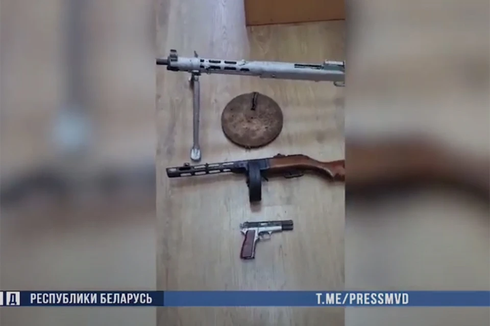 В Витебске «черные копатели» продавали найденное ими оружие. Кадр МВД РБ.