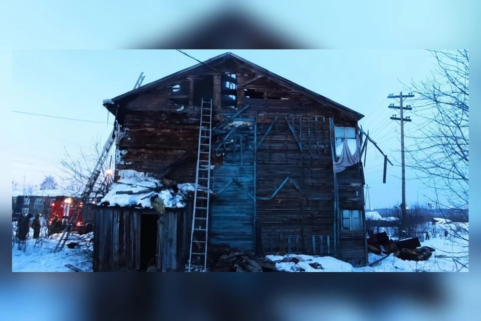 В Лесосибирске после гибели в пожаре четырех детей завели уголовное дело на органы опеки. Фото: МЧС