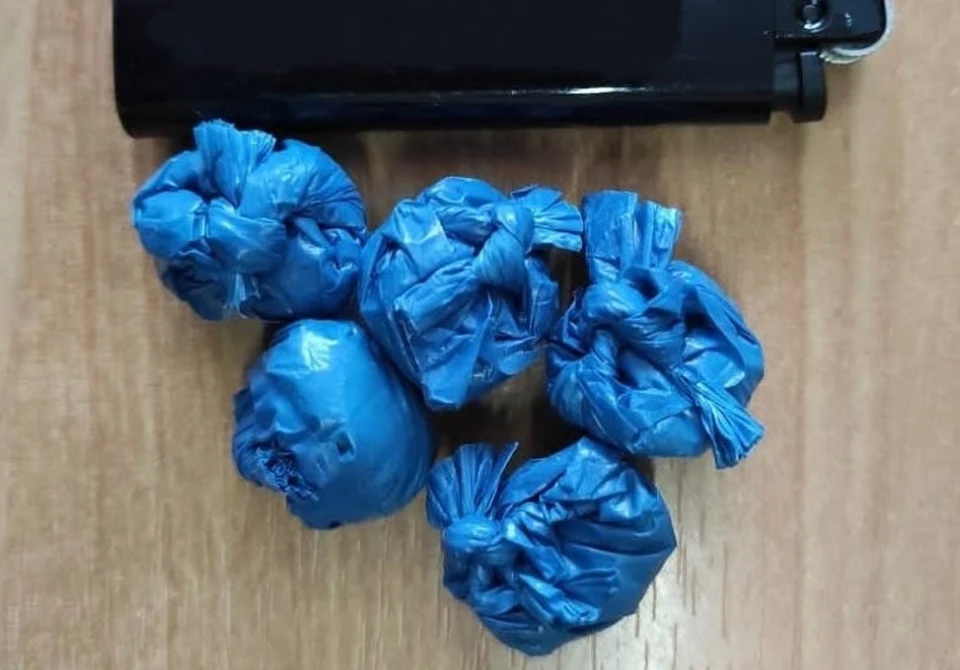У молодого человека изъяли 5 свертков героина.