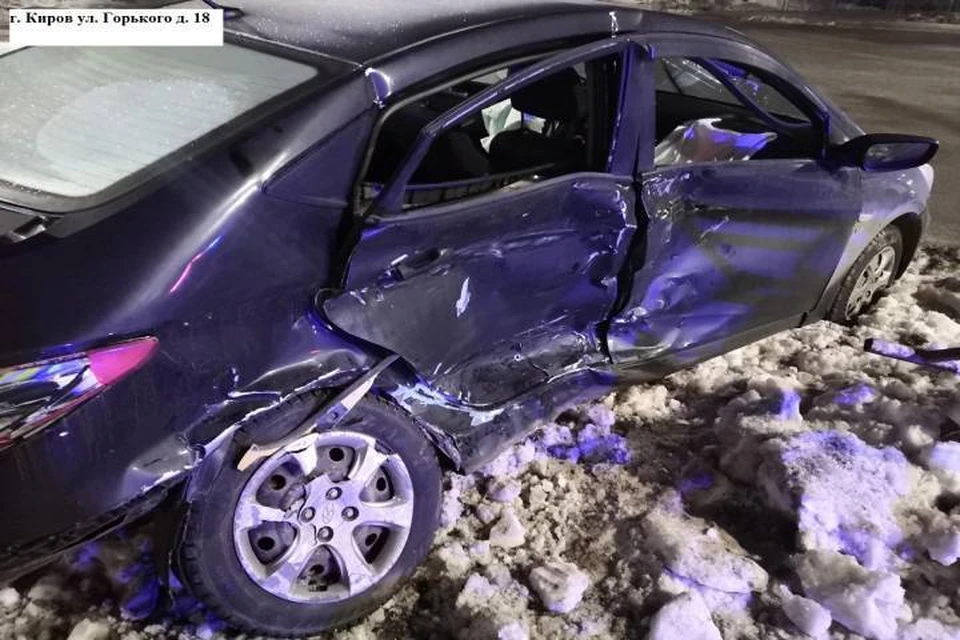 На улице Горького Mercedes-Benz врезался в Hyundai Solaris. Фото: vk.com/gibdd43