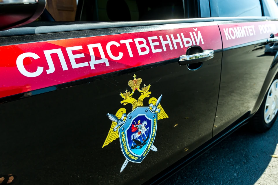 Следователи СК работают в квартире на Приморском проспекте, где погиб 5-летний ребенок.