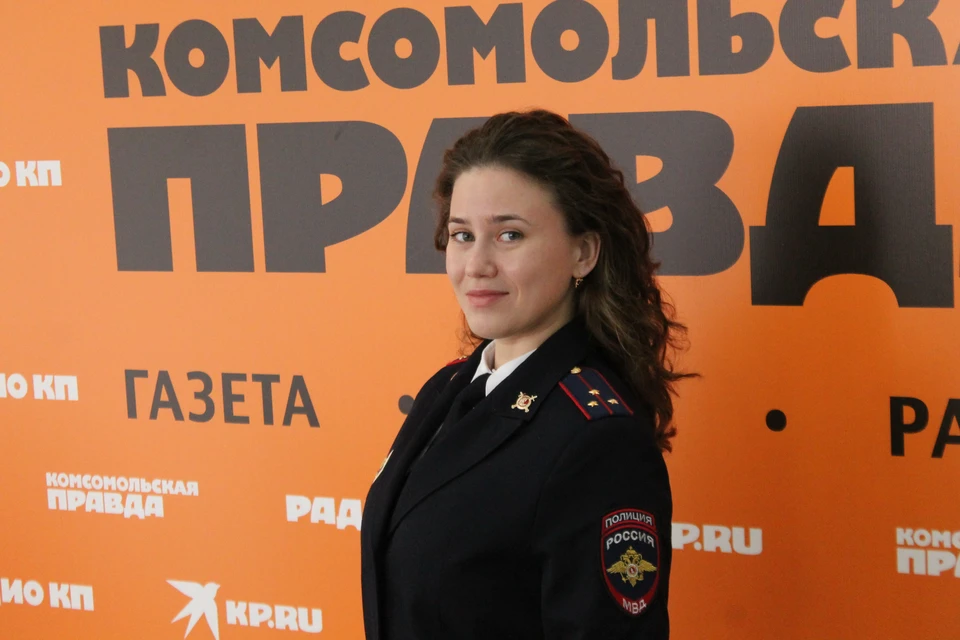 Победительница конкурса работает инспектором в ГИБДД Ейского района.