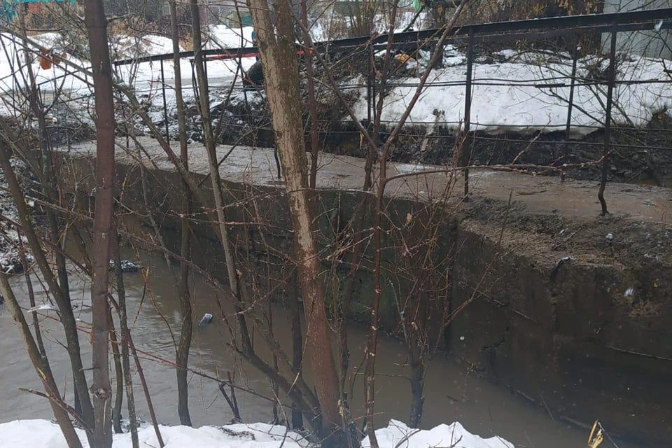 Затопленный мост через реку Старку в Нижнем Новгороде освободили от воды
