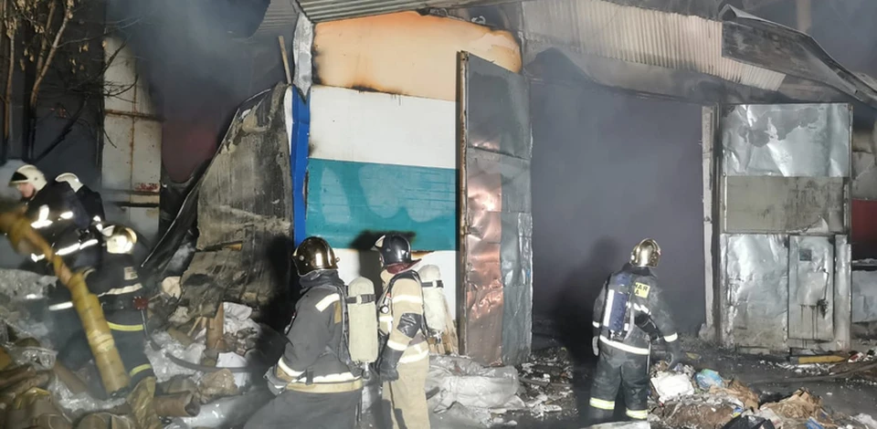 Пожар в ангарах с макулатурой потушили в Нижнем Новгороде. ФОТО: ГУ МЧС России по Нижегородской области