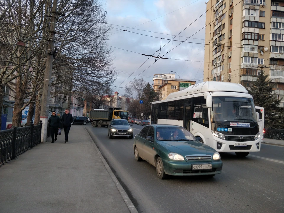 В Симферополе часто образуются заторы из-за ремонта дорог