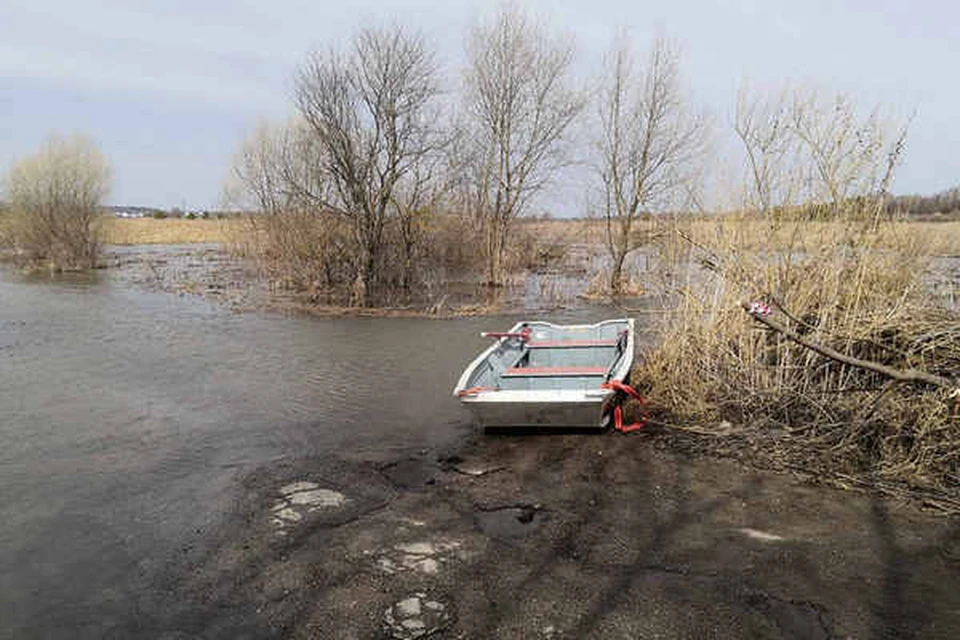 Лодочная переправа в деревне Староскаковское Дзержинского района