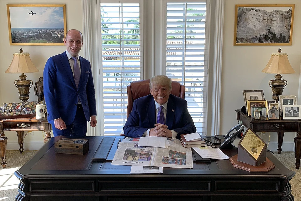 Снимок в кабинете Трампа стал самой обсуждаемой фотографией в США.