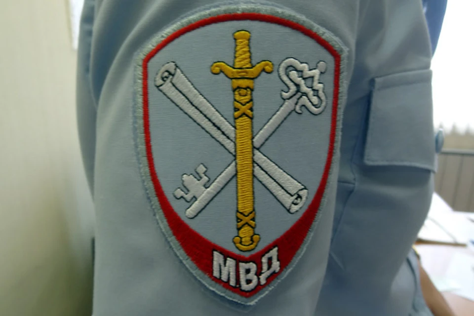 В Тюмени около ТРЦ бандит, угрожая расправой, отобрал у студента деньги .