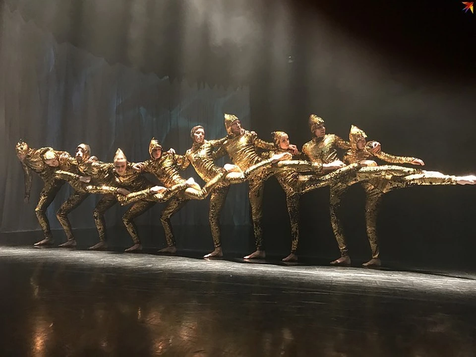 Золотой танец в песне. Золотой танец в песне. Танцы золотой возраст. Gold and dance белорусская. Танец золото.