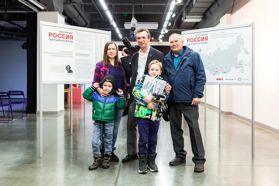 Василий Прудников на открытии фотовыставки «Один день из жизни России».