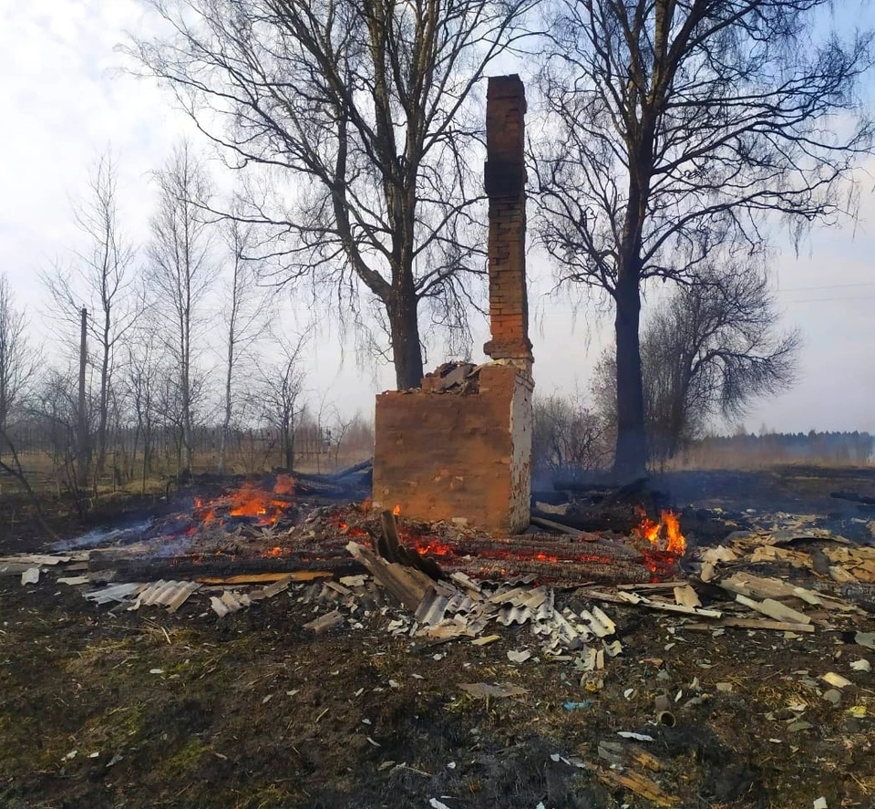 Под Смоленском полностью сгорел дачный дом - KP.RU