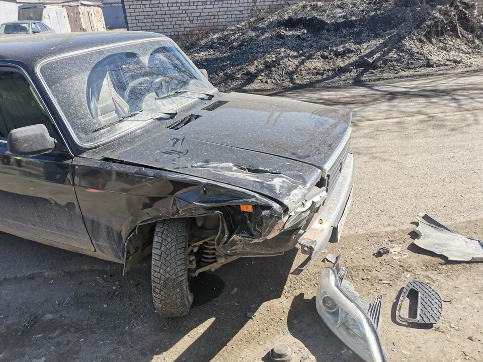 Пенсионер на "семерке" сильно повредил машину. Фото - ГУ МВД России по Самарской области