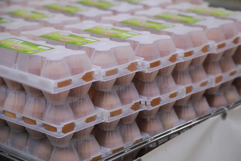 В некоторых магазинах цены на яйца уже составляют 97 и 98 рублей