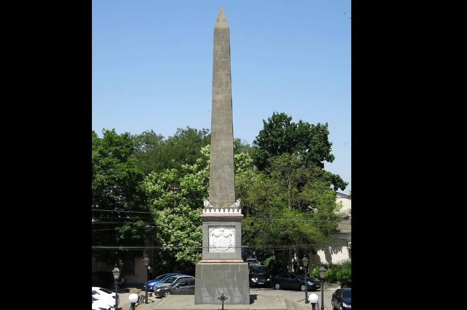 Памятник построил внук Долгорукова. Фото: Википедия