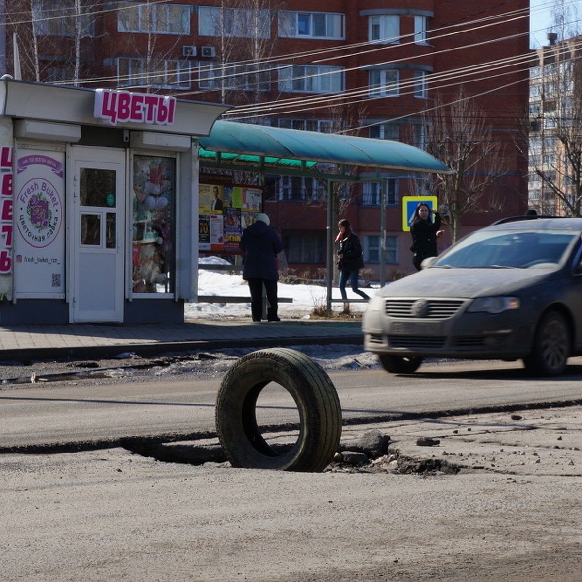 Огромные ухабы, пугающие подъезды, безобразный транспорт: что поразило в  Рязани команду Андрея Караулова? - KP.RU