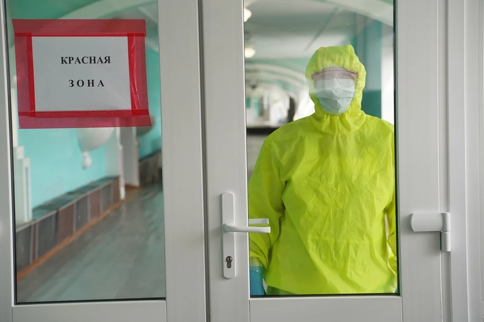 Медицинский работник лечился амбулаторно.