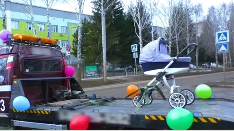 В Кемерове новорожденный покинул роддом на эвакуаторе с коляской. Фото: Скриншот Областная Детская Больница Instagram.
