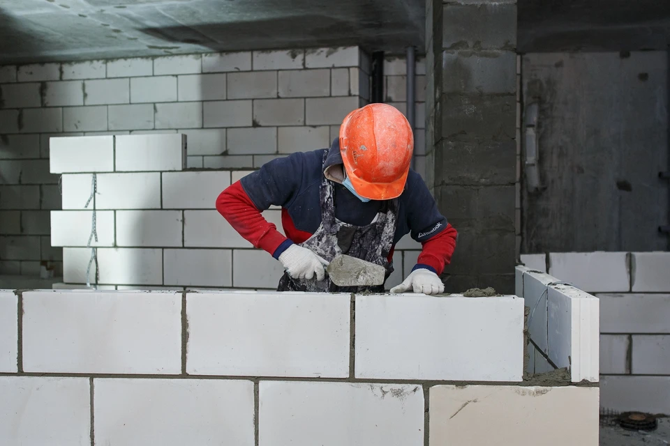 Строительные работы. Профессия каменщик. Каменщики ижевск услуги. Каменщики ижевск услуги. Каменщик.
