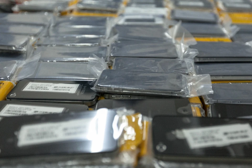 Партию смартфонов на 35 миллионов рублей незаконно пытался ввезти в Забайкалье житель Китая. Фото: Восточно-Сибирское следственное управление на транспорте СК России.