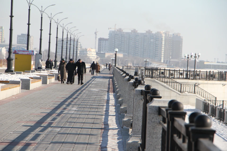 Амурчан просили не выходить на набережную во время работ