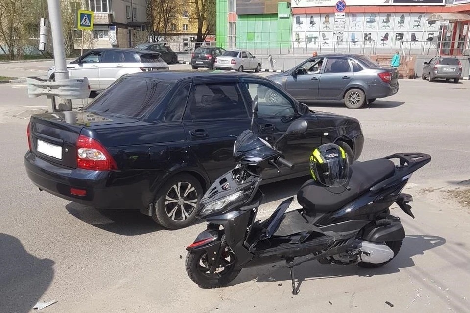 На улице Спортивной рязанец на скутере попал в ДТП.