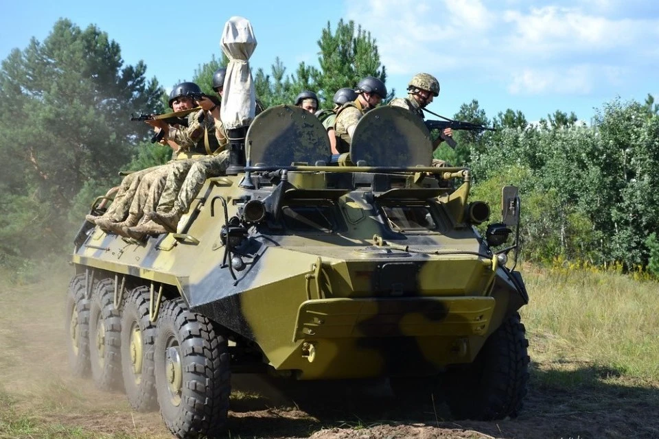 Боевики ВСУ пригнали бронетехнику в жилые районы. Фото: Минобороны Украины