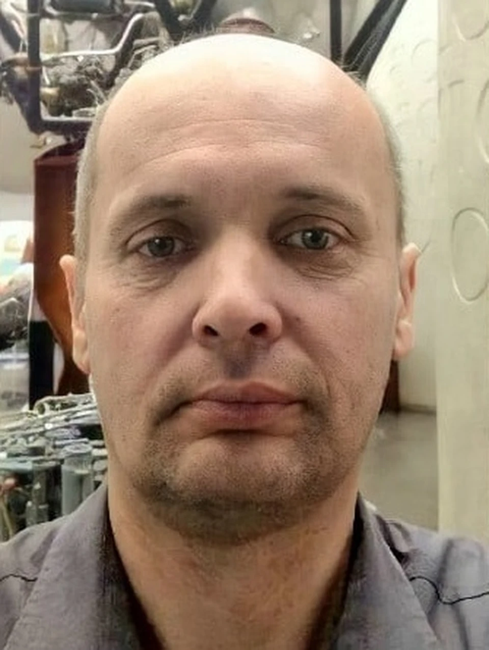 Звоните 8 800 700-54-52 или 112