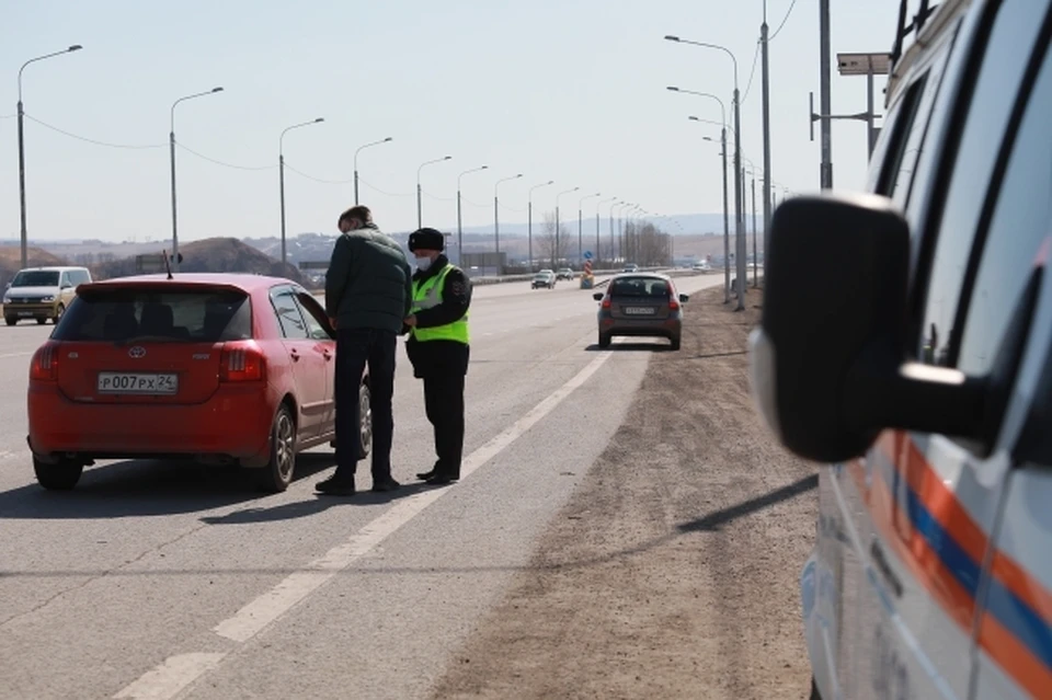 В Смоленске водитель сбил пожилого мужчину задним ходом.