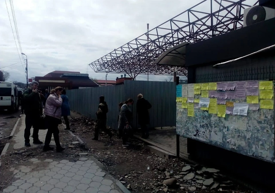 Вокзал в Апшеронске станет новым торговым центром, а люди ютятся в каморке