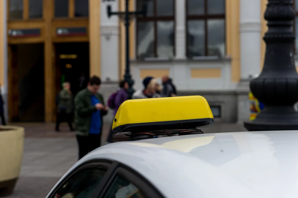 Рейд по нелегальным такси прошел в Петербурге.
