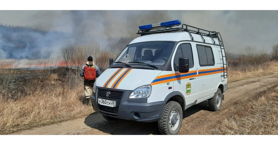 Природный пожар в районе Бибиково Фото:@amurskiespasateli