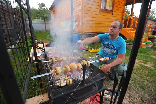 Можно ли сжигать фотографии живых