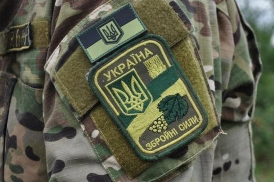 Украинский комбриг приказал нанести на авто бригады знаки СЦКК. Фото: штаб ООС