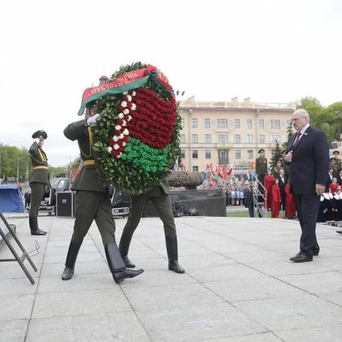 9 мая 2021 года в Минске: концерт на площади Победы, чествования флага и  герба с авиапарадом и красно-зеленый салют из пяти мест - KP.RU