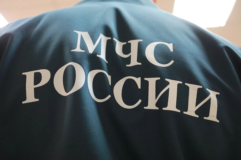 На правобережье Красноярска спасатели вскрыли квартиру из-за трупного запаха