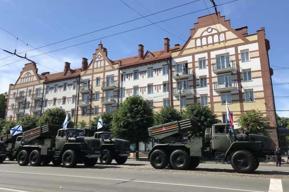 Боевая техника на Ленинском проспекте 24 июня 2020 года.