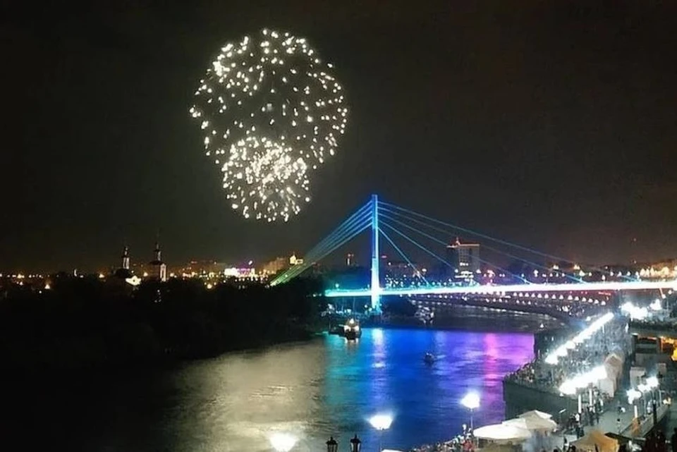 Салют в Тюмени на 9 мая 2021: прямая онлайн-трансляция. Фото: Анна Полякова.