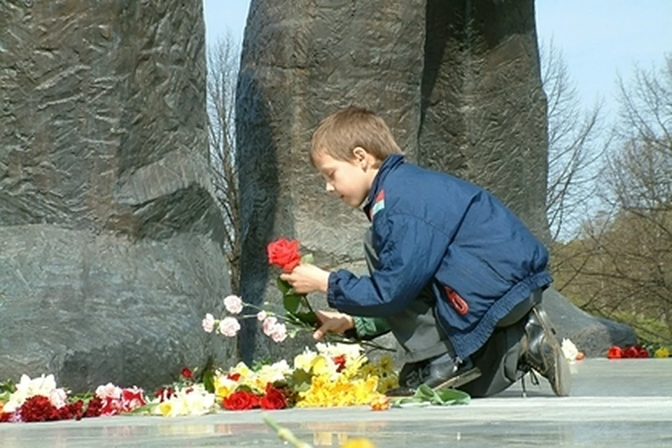 Полиция Латвии в День Победы перекрыла доступ к монументу советским воинам-освободителям