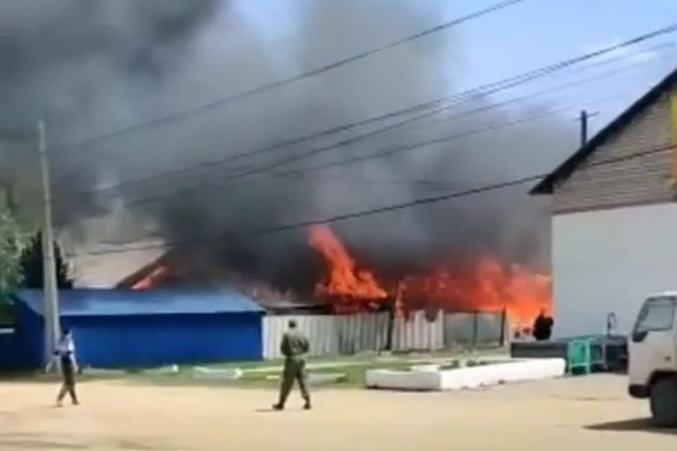 Огонь уничтожил частный жилой дом.