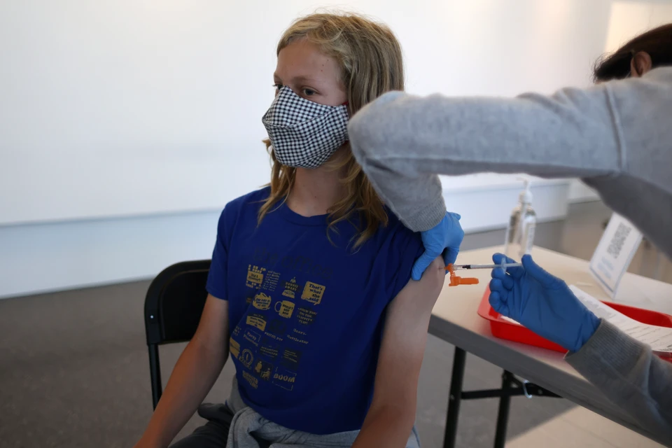 В США разрешили полностью вакцинированным от COVID-19 не носить маски