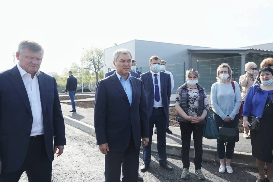 Вячеслав Володин пообщался с общественниками и чиновниками во время визита в строящийся приют в Заводском районе